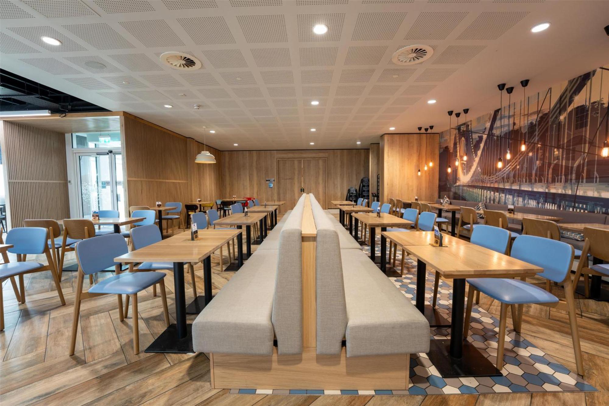 Hotel Hampton By Hilton Bristol Airport Redhill  Exterior foto