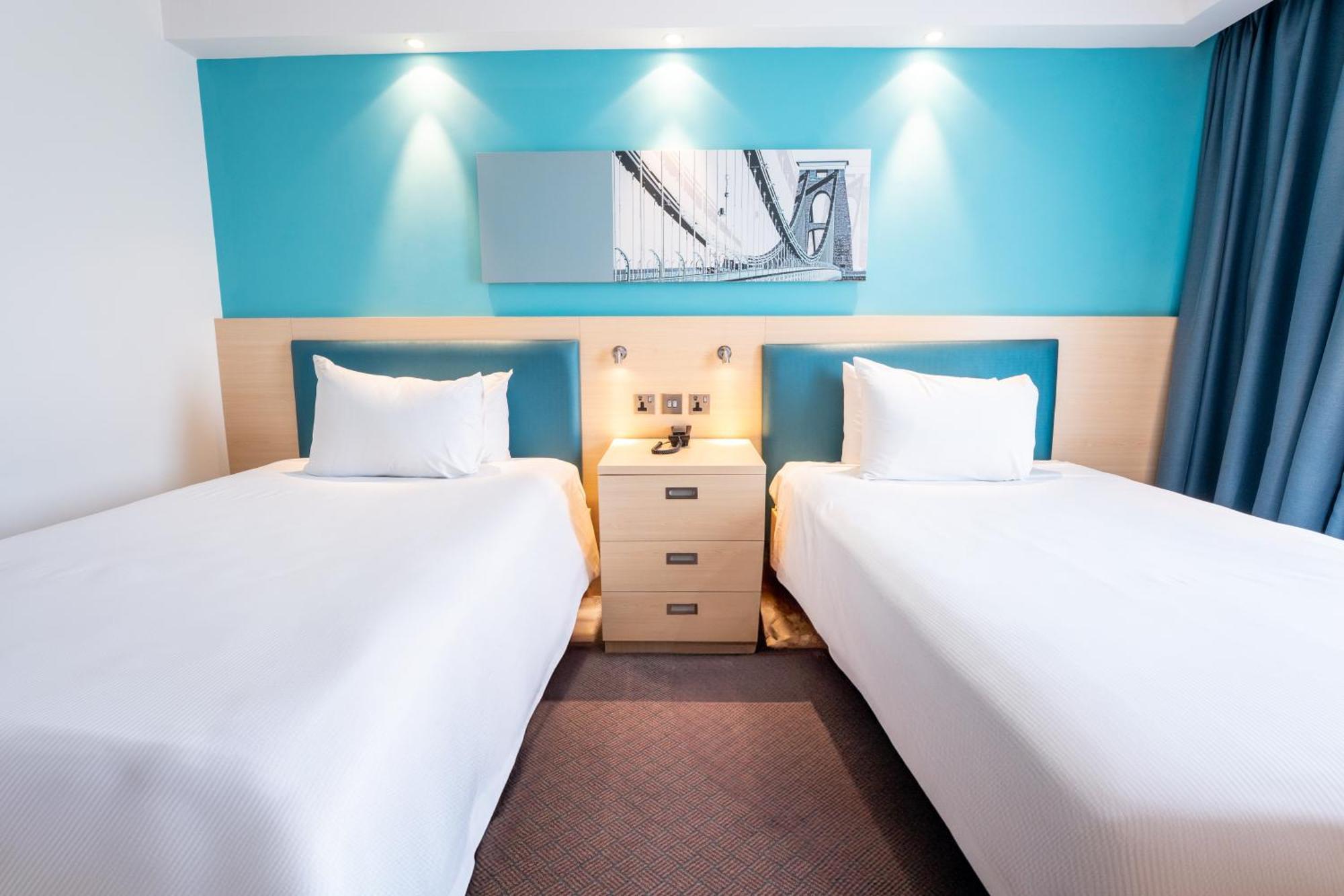 Hotel Hampton By Hilton Bristol Airport Redhill  Exterior foto