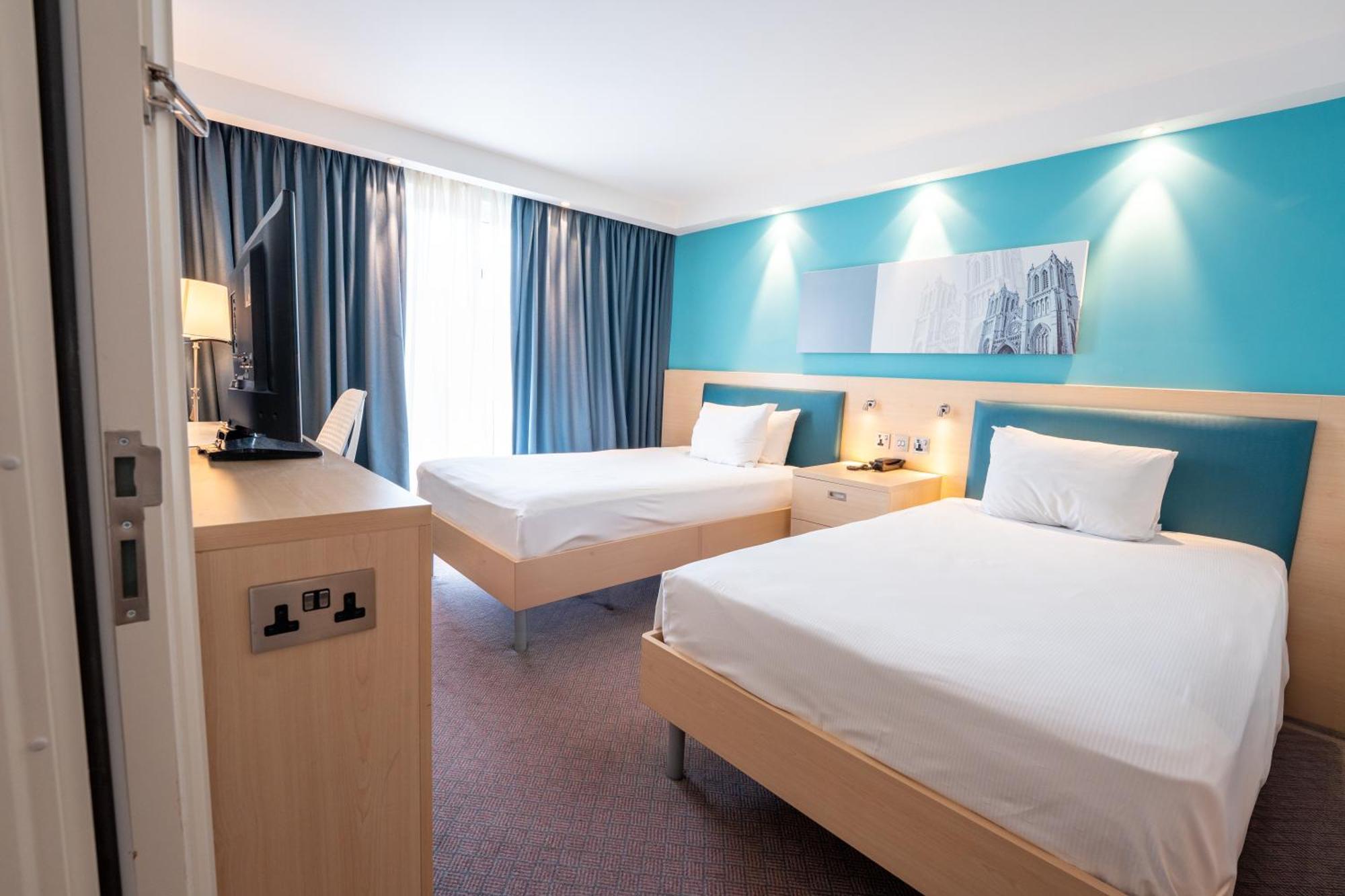 Hotel Hampton By Hilton Bristol Airport Redhill  Exterior foto